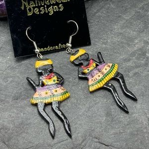 #1282 NWT Women’s Vintage artisan wood paint novelty earrings African queen